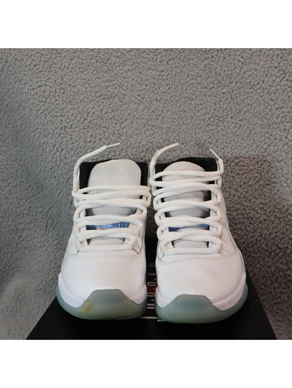 Jordan 11 Retro Legend Blue Men sz 9 Sneaker CT8012-104